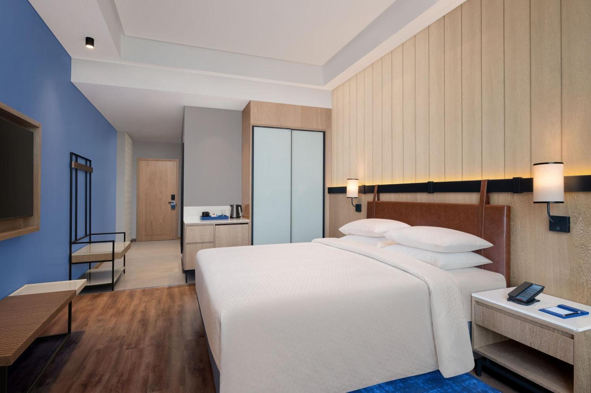 Four Points By Sheraton Нашик Екстериор снимка