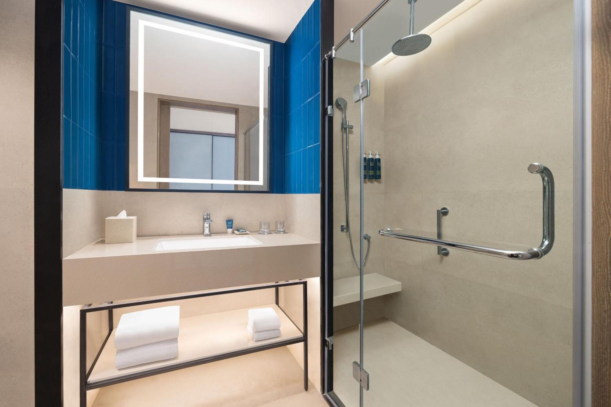 Four Points By Sheraton Нашик Екстериор снимка
