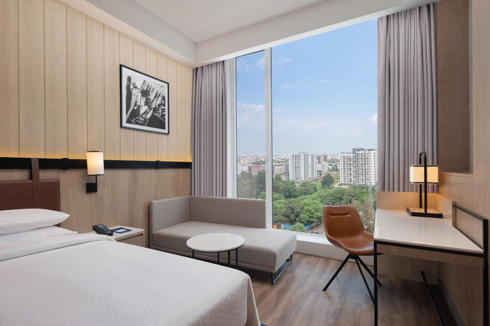 Four Points By Sheraton Нашик Екстериор снимка