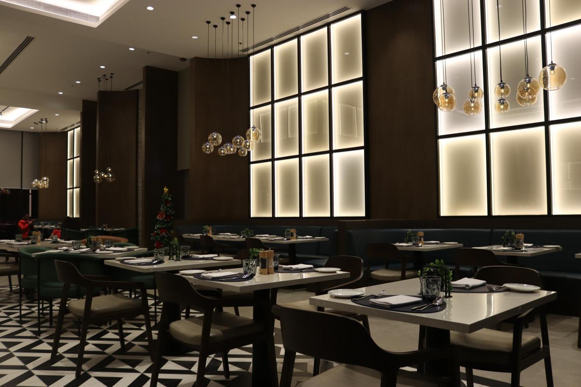 Four Points By Sheraton Нашик Екстериор снимка