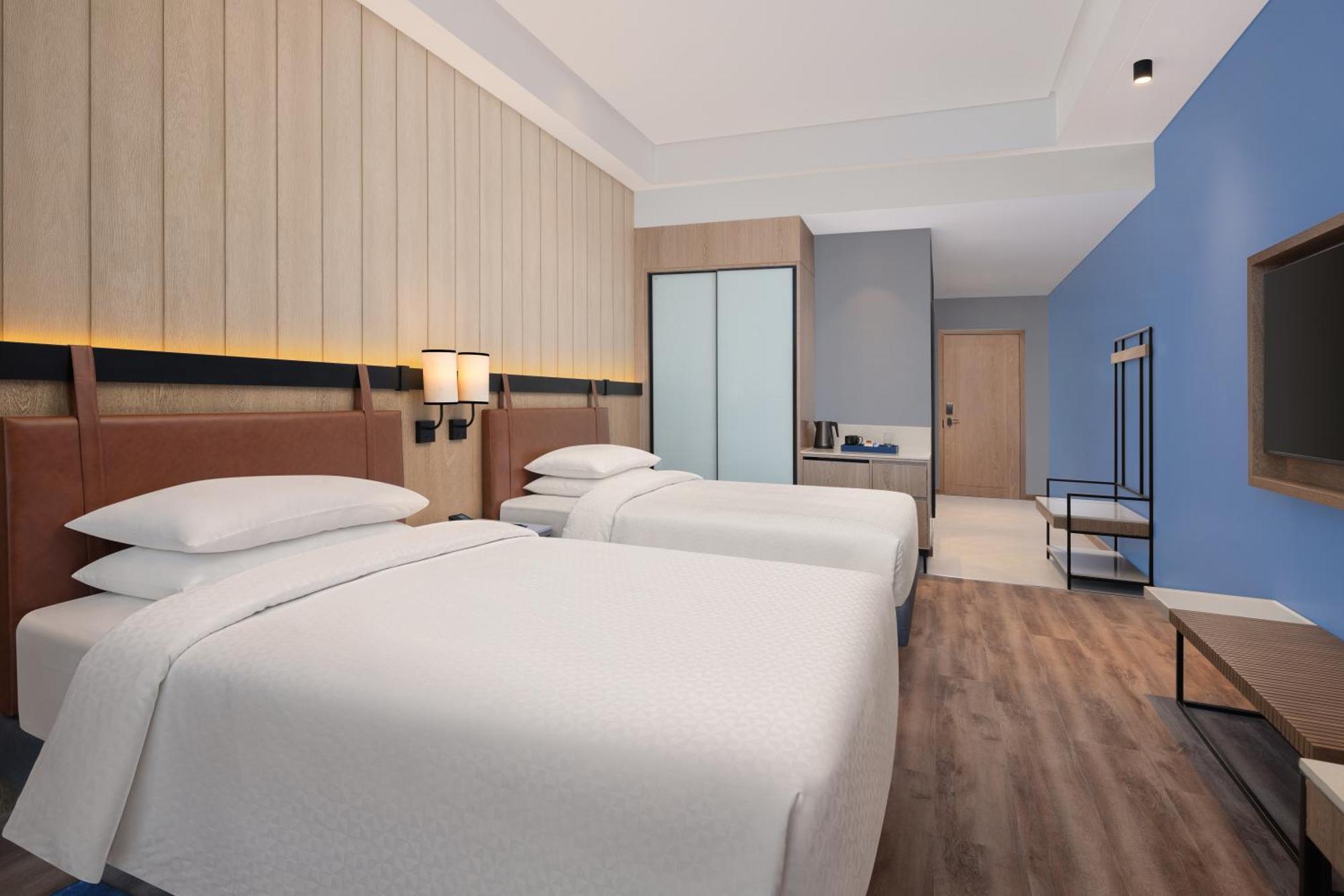 Four Points By Sheraton Нашик Екстериор снимка