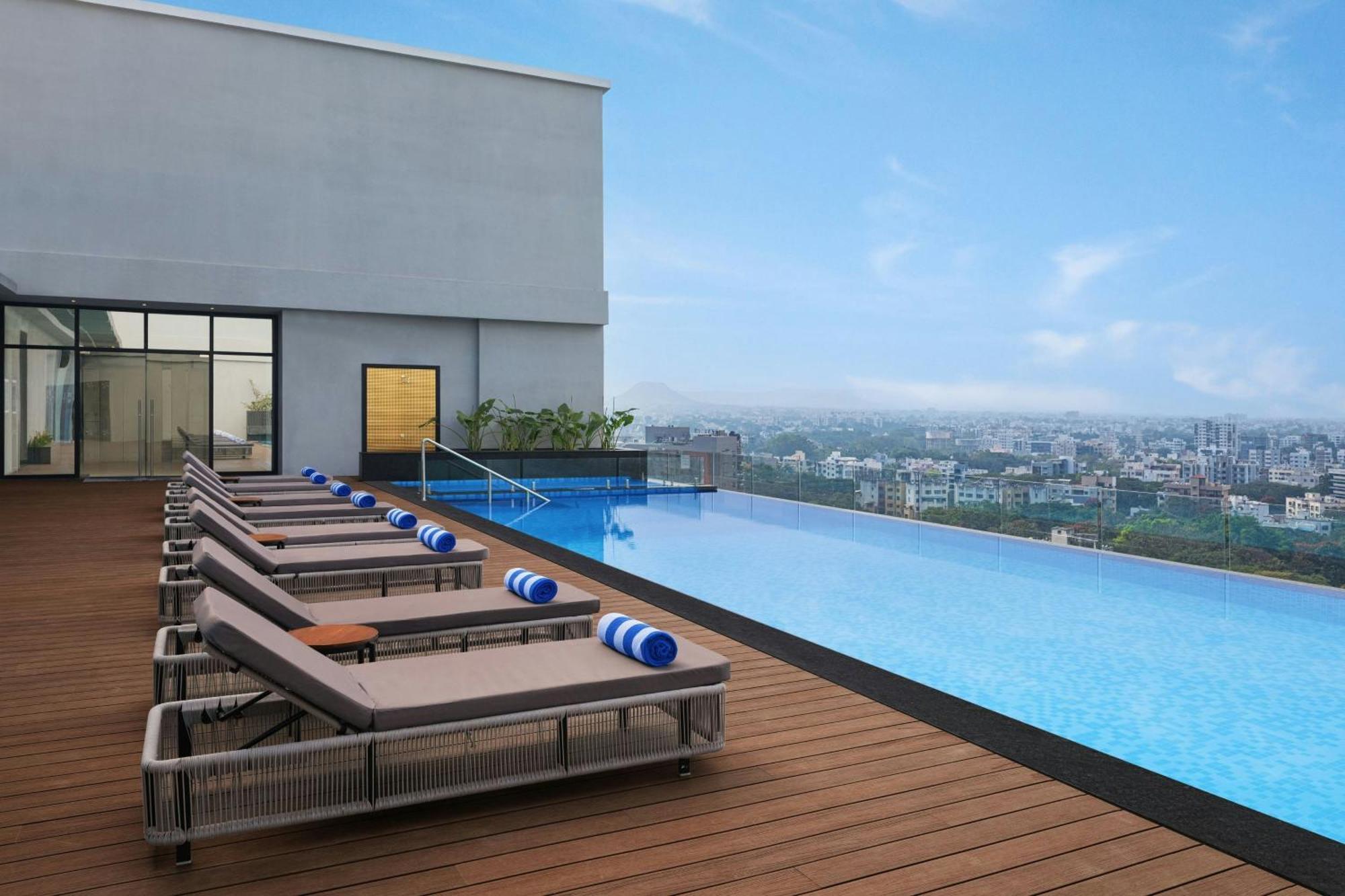 Four Points By Sheraton Нашик Екстериор снимка