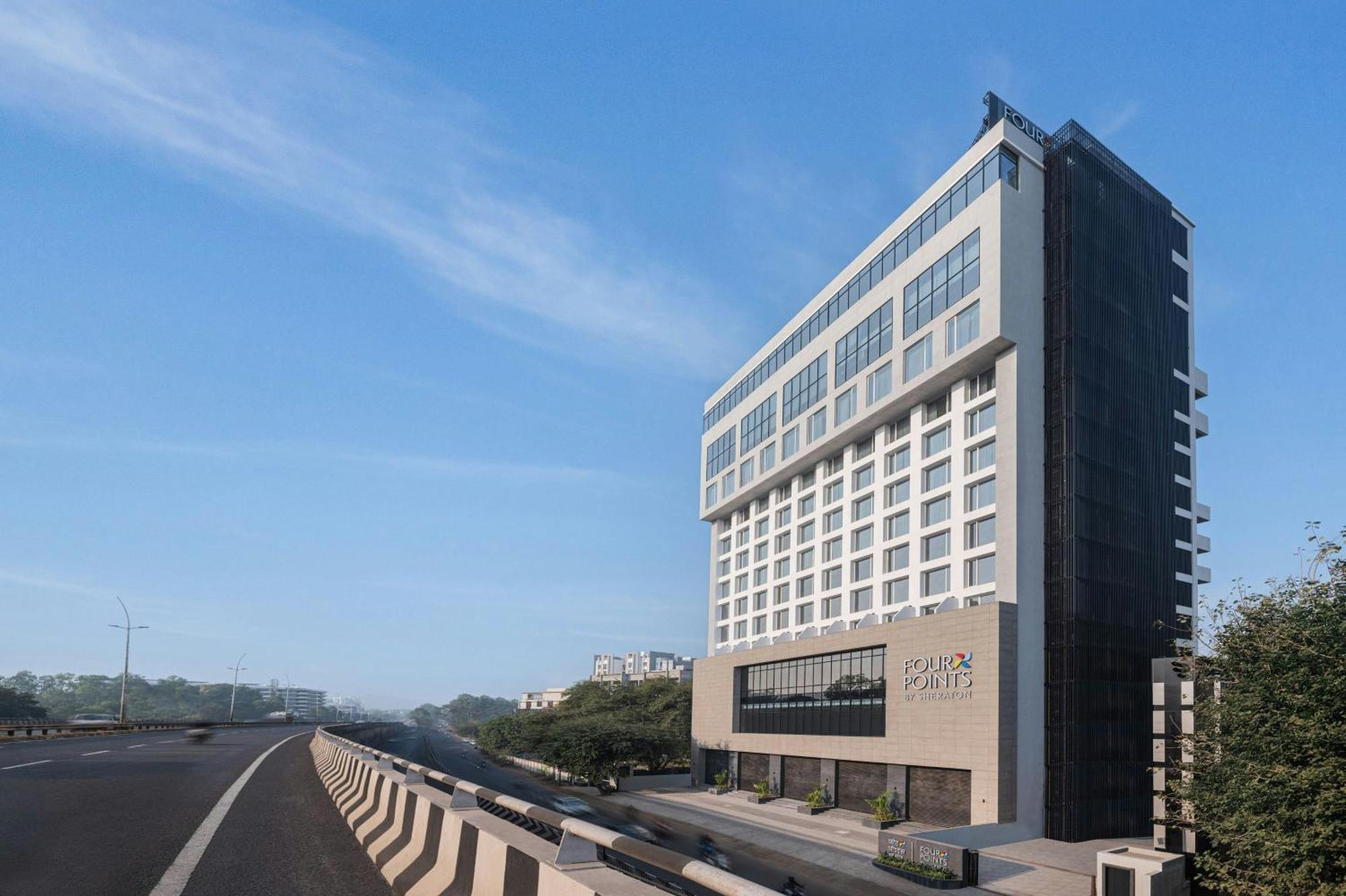 Four Points By Sheraton Нашик Екстериор снимка
