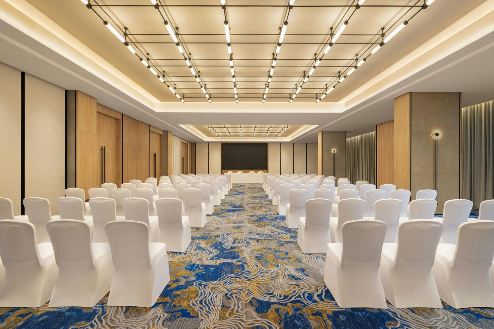 Four Points By Sheraton Нашик Екстериор снимка