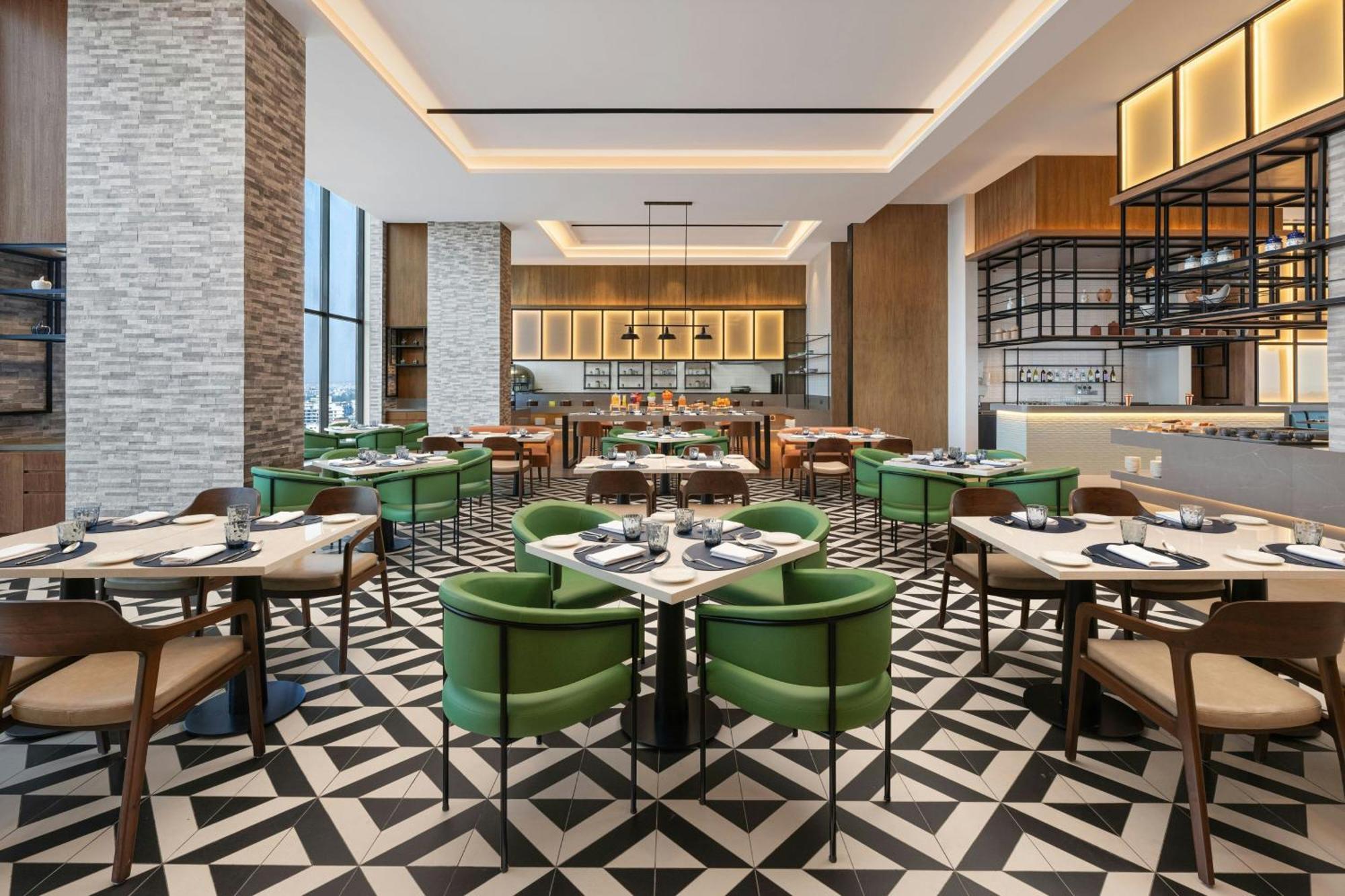Four Points By Sheraton Нашик Екстериор снимка
